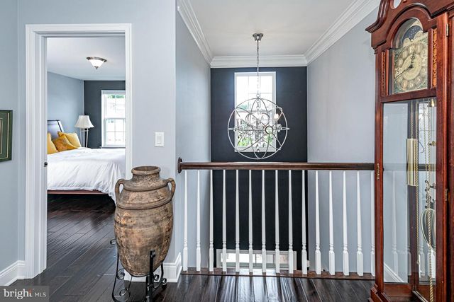 40 INVERNESS DR, Kendall Park, NJ 08824