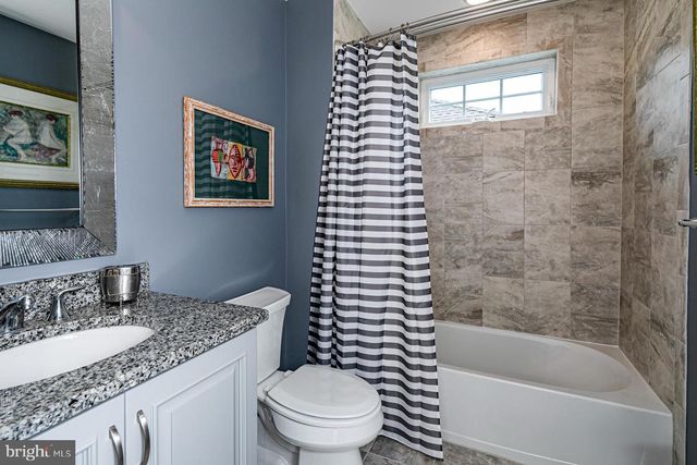 40 INVERNESS DR, Kendall Park, NJ 08824
