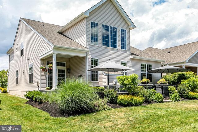 40 INVERNESS DR, Kendall Park, NJ 08824