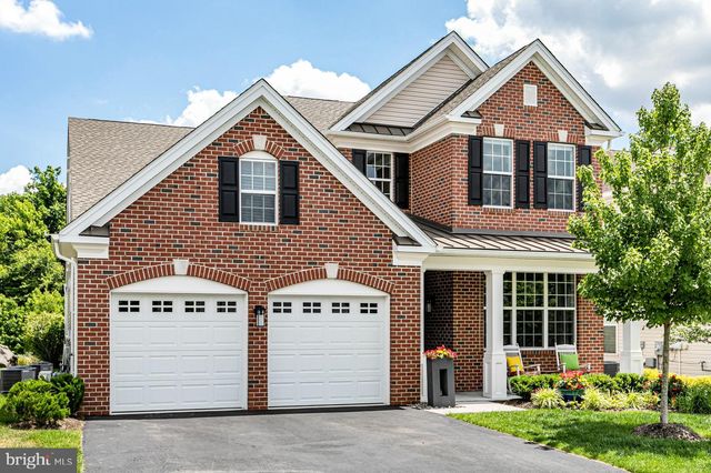 40 INVERNESS DR, Kendall Park, NJ 08824