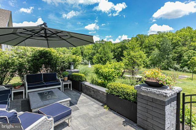 40 INVERNESS DR, Kendall Park, NJ 08824
