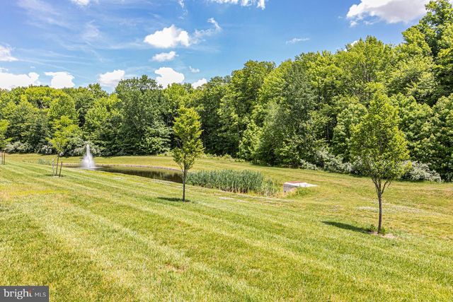 40 INVERNESS DR, Kendall Park, NJ 08824