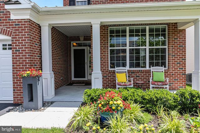 40 INVERNESS DR, Kendall Park, NJ 08824