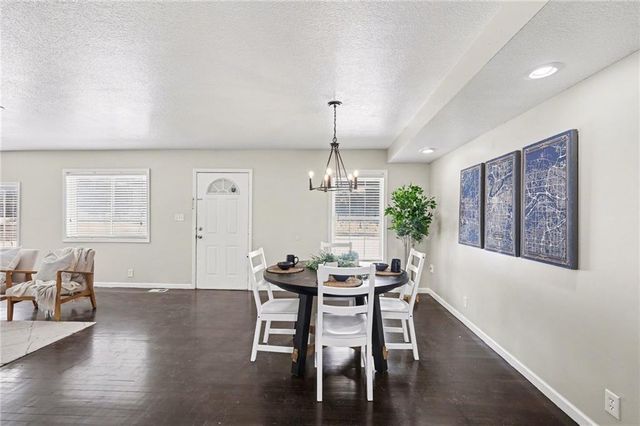 2900 E RED BRIDGE Road, Kansas City, MO 64137