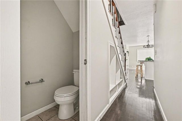 2900 E RED BRIDGE Road, Kansas City, MO 64137