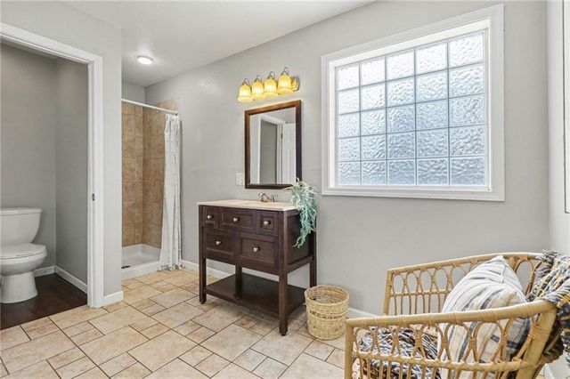 2900 E RED BRIDGE Road, Kansas City, MO 64137