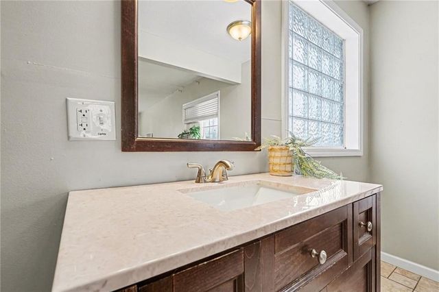 2900 E RED BRIDGE Road, Kansas City, MO 64137