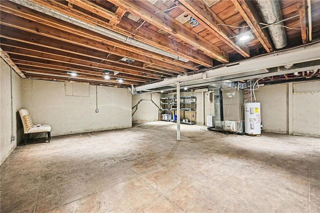 2900 E RED BRIDGE Road, Kansas City, MO 64137