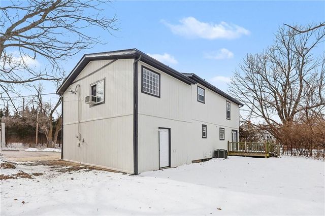 2900 E RED BRIDGE Road, Kansas City, MO 64137