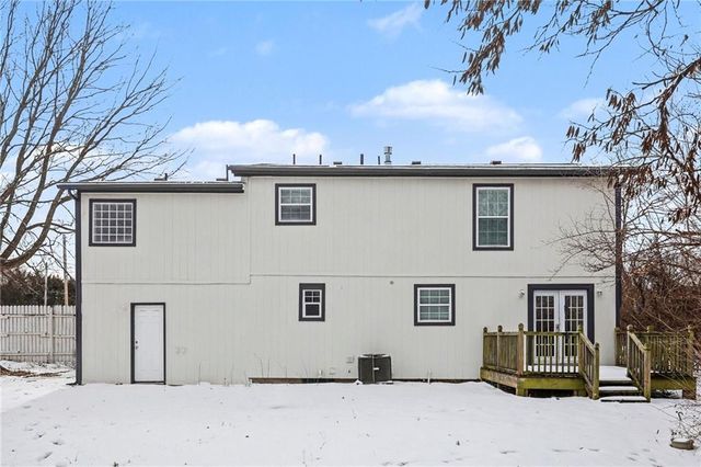 2900 E RED BRIDGE Road, Kansas City, MO 64137