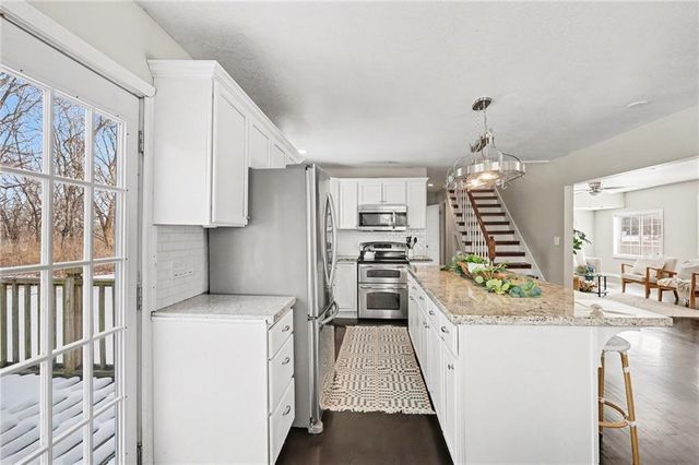 2900 E RED BRIDGE Road, Kansas City, MO 64137