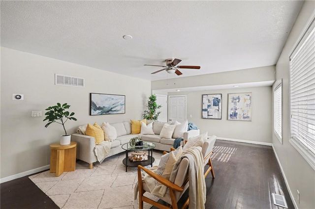 2900 E RED BRIDGE Road, Kansas City, MO 64137