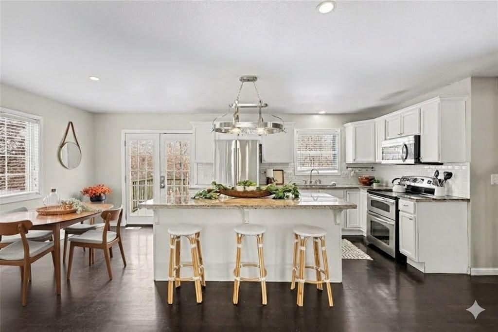 2900 E RED BRIDGE Road, Kansas City, MO 64137