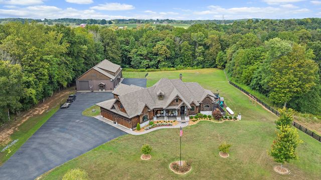 6704 Highway 52, W, Lafayette, TN 37083