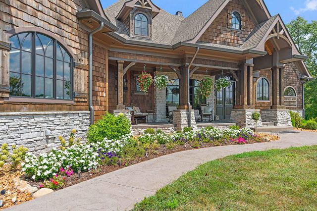 6704 Highway 52, W, Lafayette, TN 37083