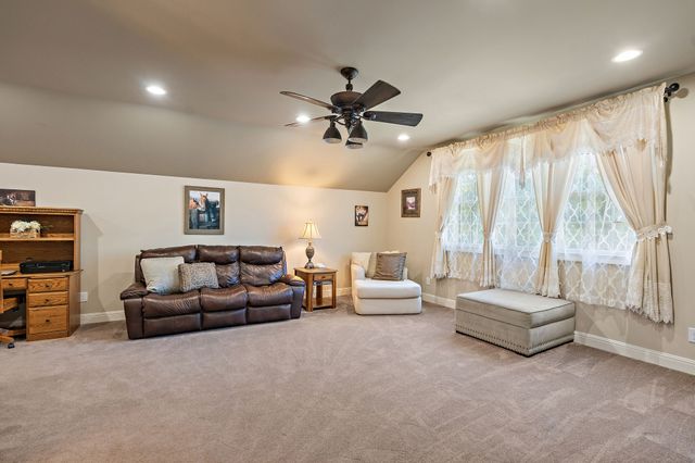 6704 Highway 52, W, Lafayette, TN 37083