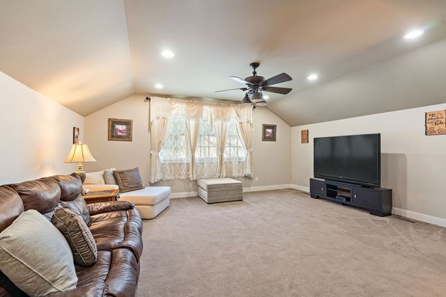 6704 Highway 52, W, Lafayette, TN 37083