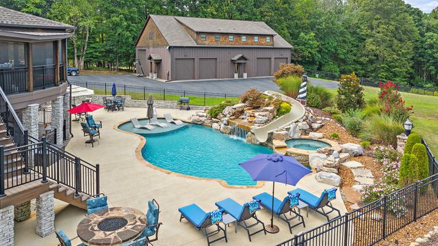 6704 Highway 52, W, Lafayette, TN 37083