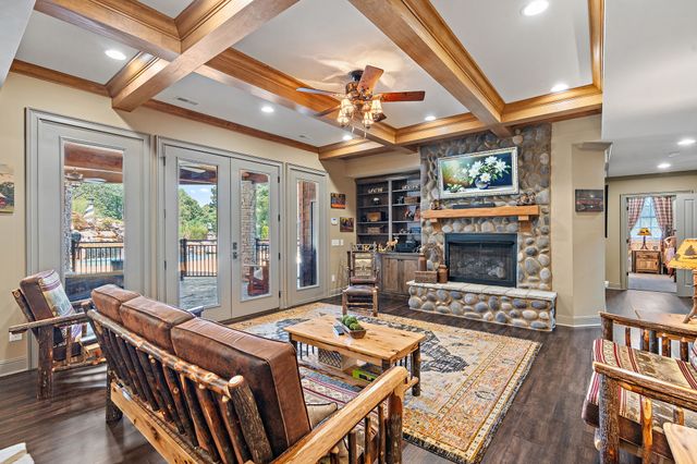 6704 Highway 52, W, Lafayette, TN 37083