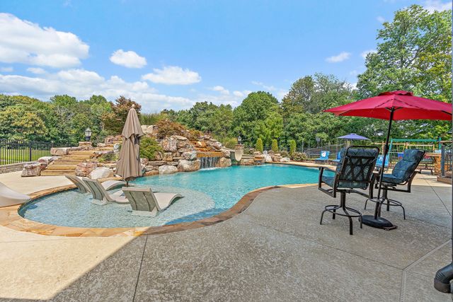 6704 Highway 52, W, Lafayette, TN 37083