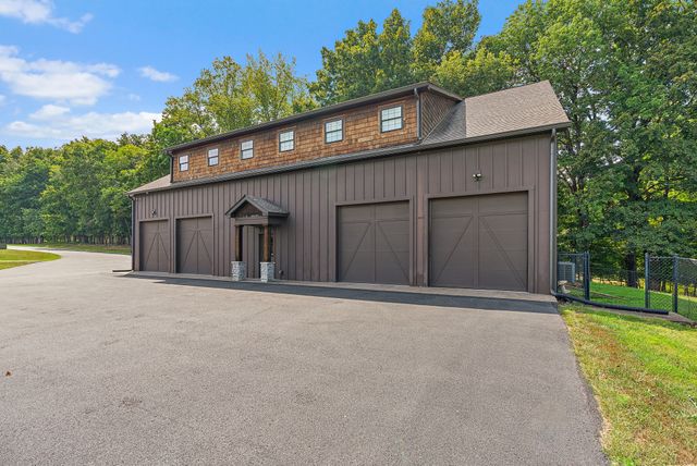 6704 Highway 52, W, Lafayette, TN 37083