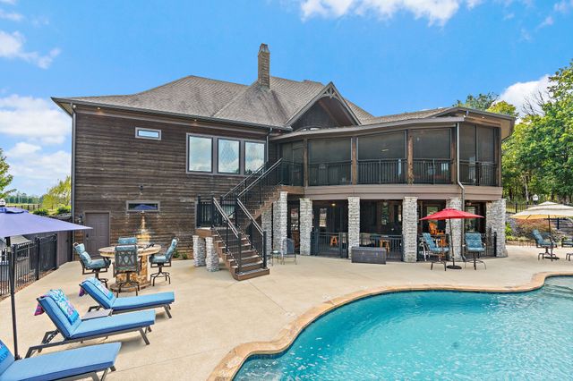 6704 Highway 52, W, Lafayette, TN 37083