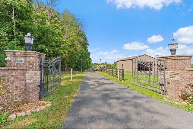 6704 Highway 52, W, Lafayette, TN 37083