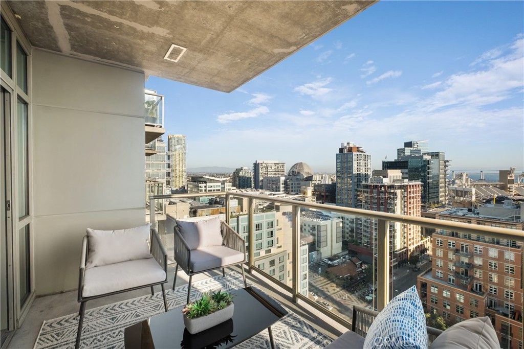 Image 14 of property listing at 800 The Mark Lane 1806, San Diego, CA 92101