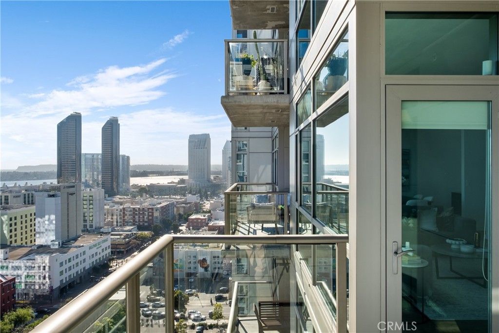 Image 15 of property listing at 800 The Mark Lane 1806, San Diego, CA 92101