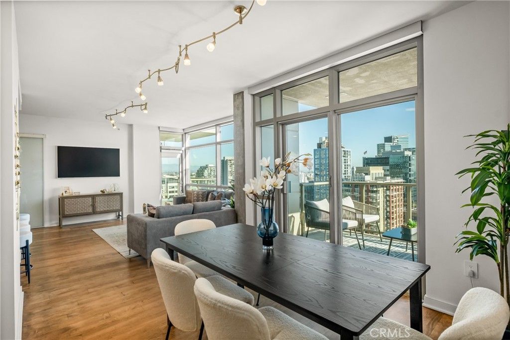 Image 16 of property listing at 800 The Mark Lane 1806, San Diego, CA 92101