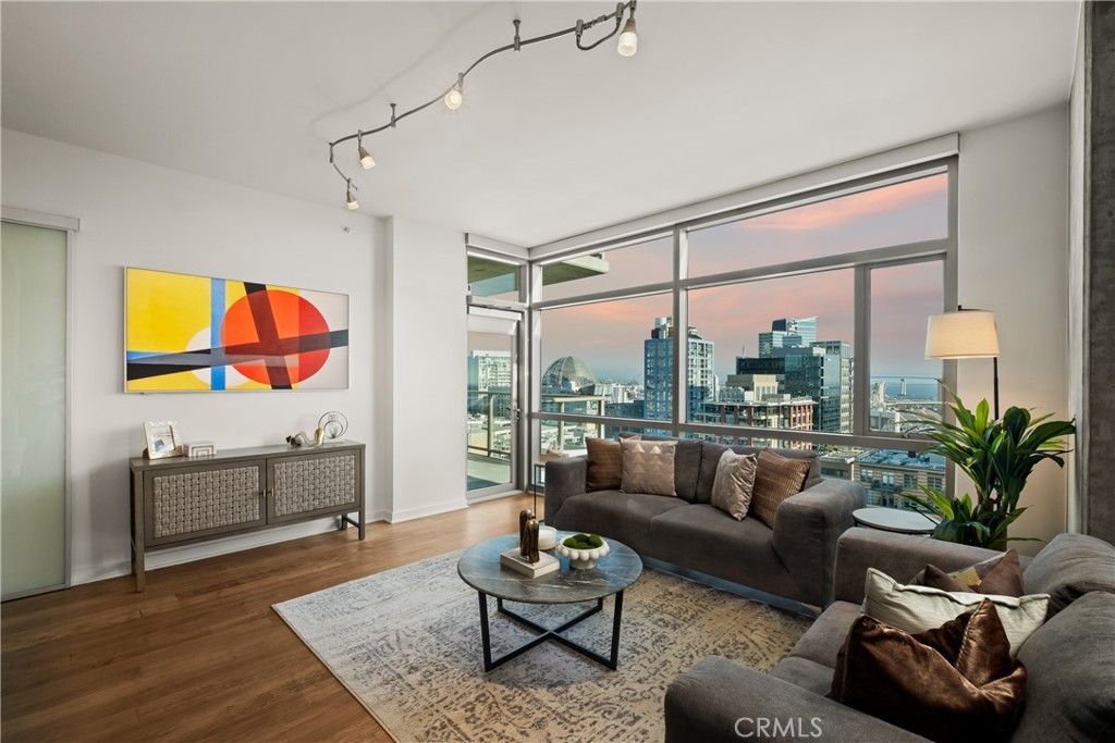 Image 20 of property listing at 800 The Mark Lane 1806, San Diego, CA 92101