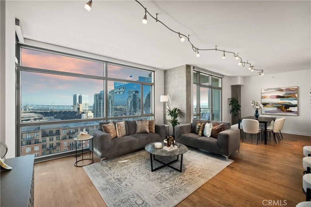 Image 5 of property listing at 800 The Mark Lane 1806, San Diego, CA 92101