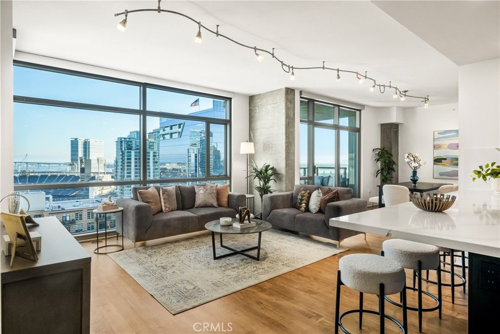 Image 6 of property listing at 800 The Mark Lane 1806, San Diego, CA 92101