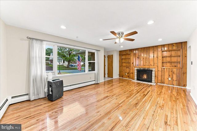 67 1ST AVE, Pottstown, PA 19464