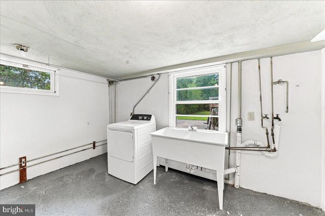 67 1ST AVE, Pottstown, PA 19464