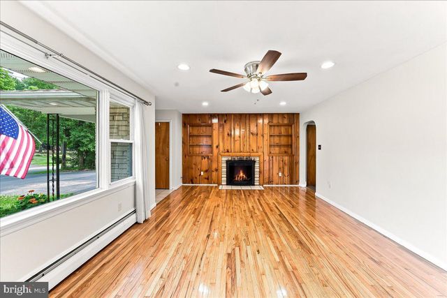 67 1ST AVE, Pottstown, PA 19464