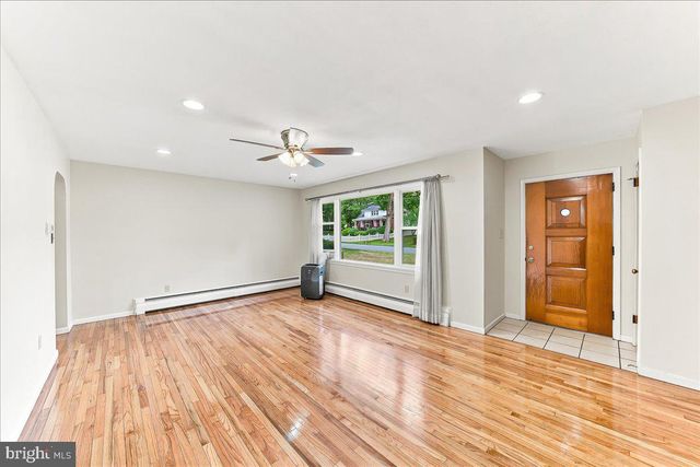67 1ST AVE, Pottstown, PA 19464