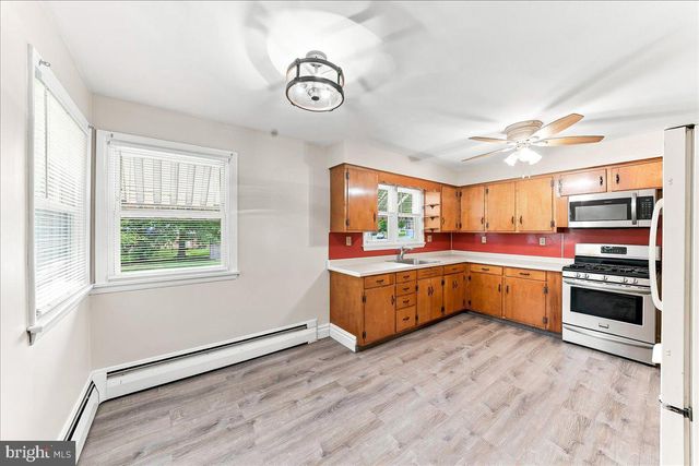 67 1ST AVE, Pottstown, PA 19464