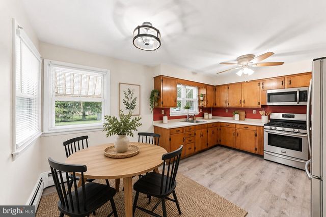 67 1ST AVE, Pottstown, PA 19464