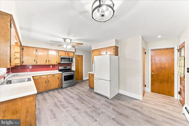 67 1ST AVE, Pottstown, PA 19464