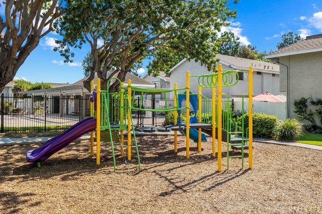 9705 Bickley Drive 5, Huntington Beach, CA 92646