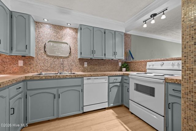 118 Lake Avenue 303, Morehead City, NC 28557