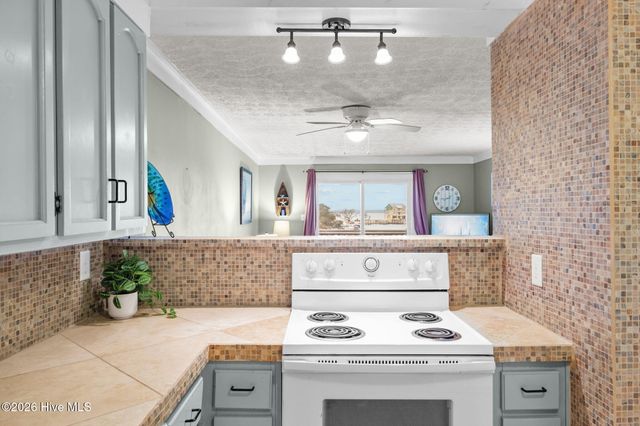 118 Lake Avenue 303, Morehead City, NC 28557