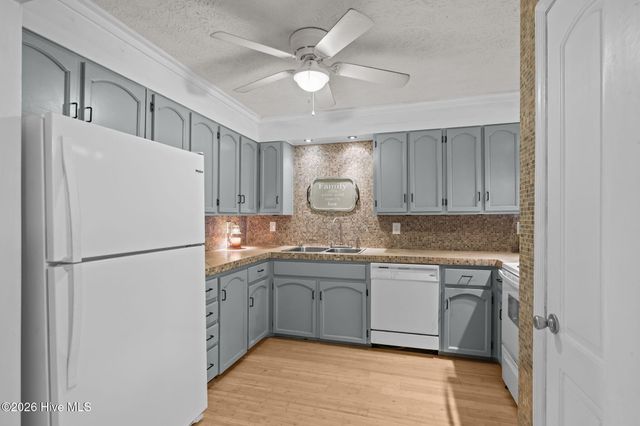 118 Lake Avenue 303, Morehead City, NC 28557