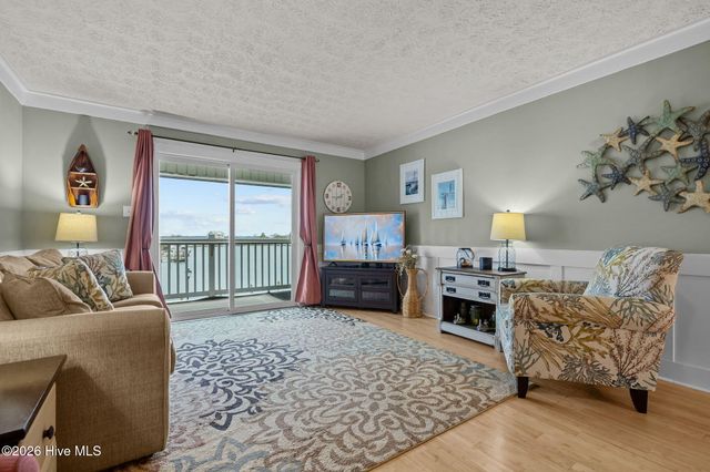 118 Lake Avenue 303, Morehead City, NC 28557