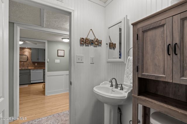 118 Lake Avenue 303, Morehead City, NC 28557