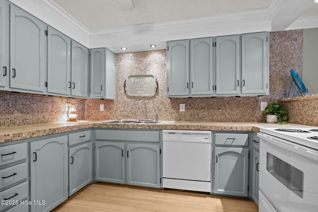 118 Lake Avenue 303, Morehead City, NC 28557