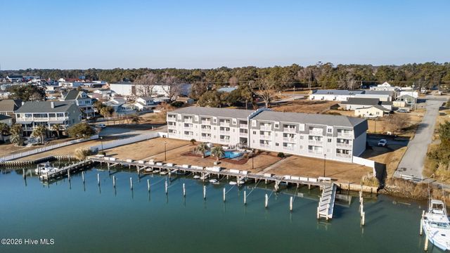 118 Lake Avenue 303, Morehead City, NC 28557