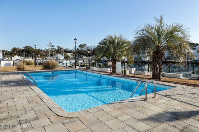 118 Lake Avenue 303, Morehead City, NC 28557