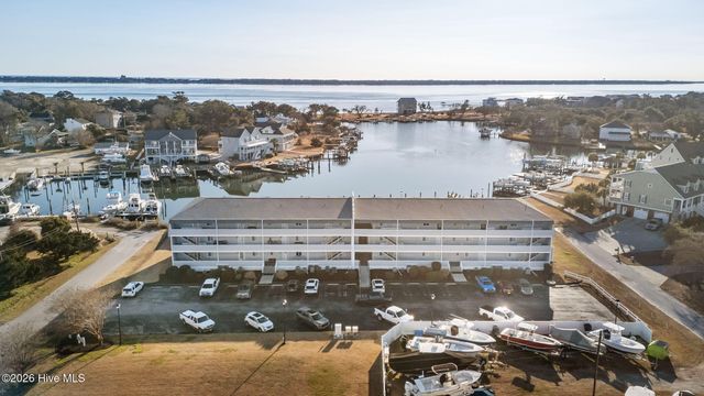 118 Lake Avenue 303, Morehead City, NC 28557
